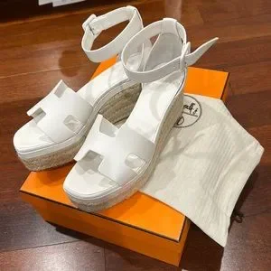 【足元の上品さと美しさを♪】HERMES Espadrilles Elda Elda espadrille | Hermès USA